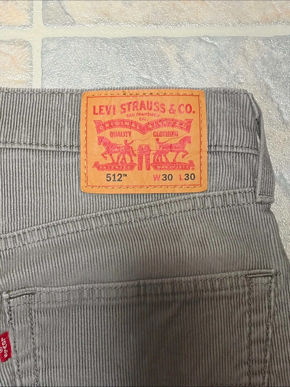 Levi's 512 Men's Slim taper corduroy in Dark Charcoal